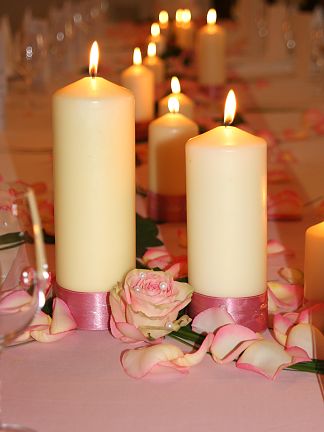 Květinová dekorace svatební tabule