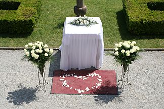 Svatba v zahradě