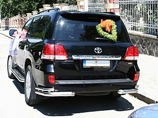 Dekorace na svatební auto