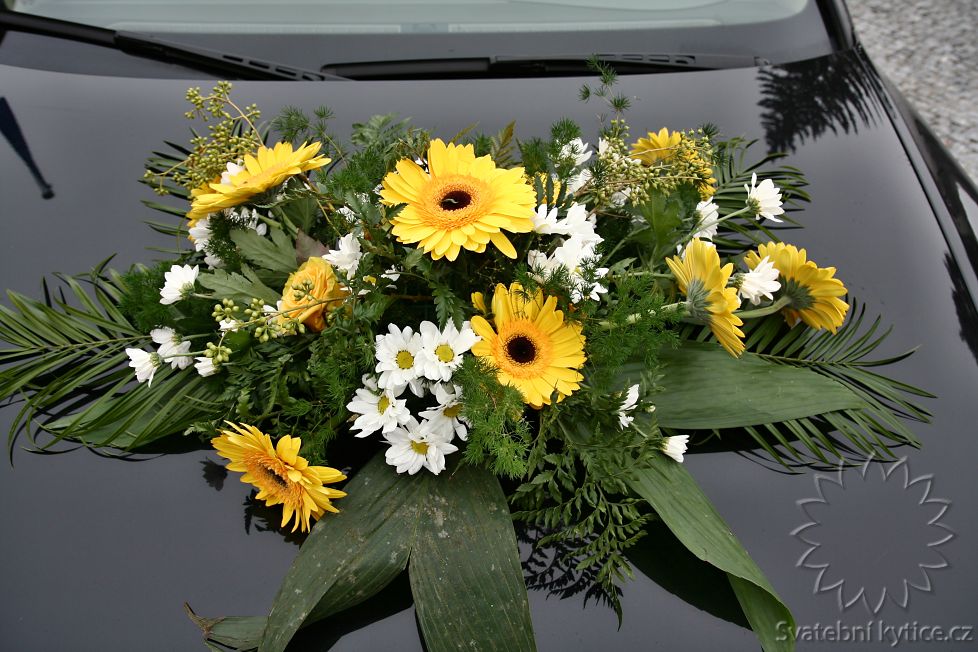 Dekorace na svatební auto